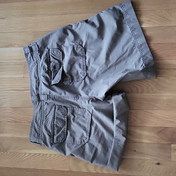 Athleta Coastal Cargo Convertible Hiking Shorts - Khaki/Green - Size 4 - Picture 5 of 7